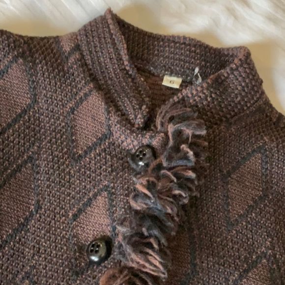 Vintage Sweater Reminiscent of Chanel! - Picture 3 of 16